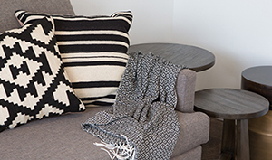 MonochromeBeauty Featured